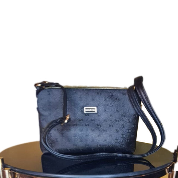 BLACK-ELEGANT-HANDBAG